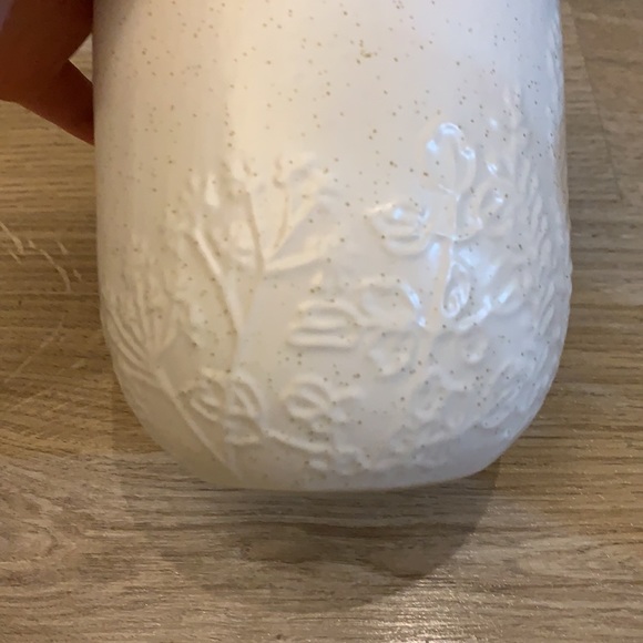 Beautiful Vintage Ceramic Jar with Floral Print - Picture 3 of 5